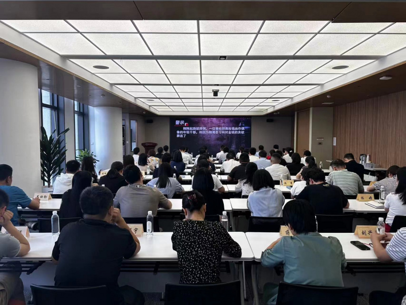 浙江优盈平台纪委牵头组织国贸集团金融服务勤廉建设片组年轻党员干部集中观看警示教育片.jpg