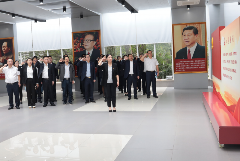 明底线 知敬畏 守初心 浙江优盈平台开展2022年警示教育活动 入党宣誓.png